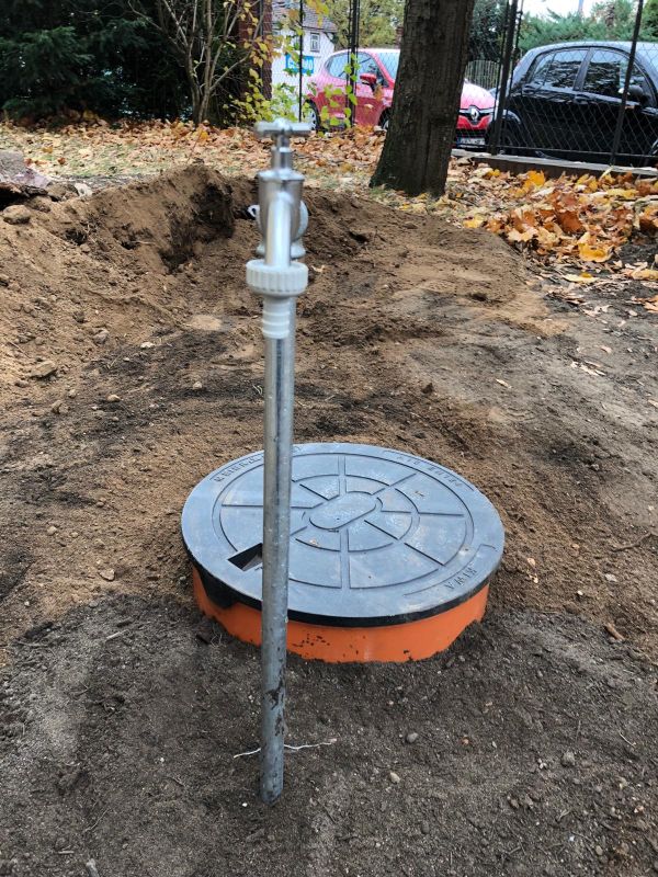 Fertig installierter Brunnenkopf mit Standrohr